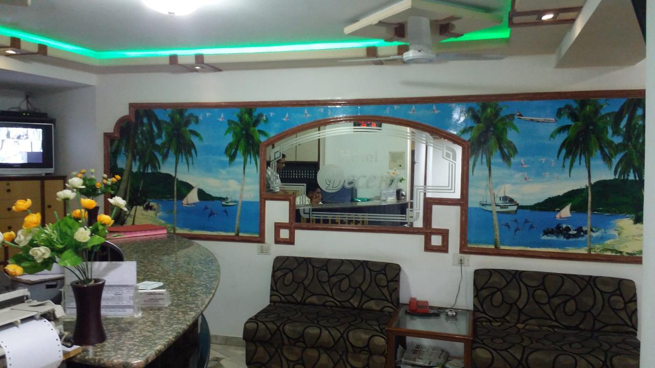 Hotel Decent Surat Exterior foto