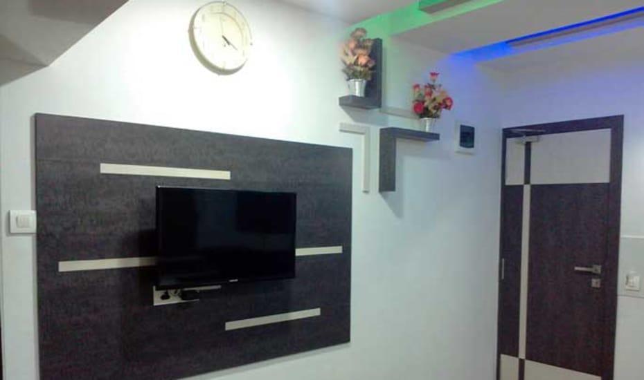 Hotel Decent Surat Exterior foto